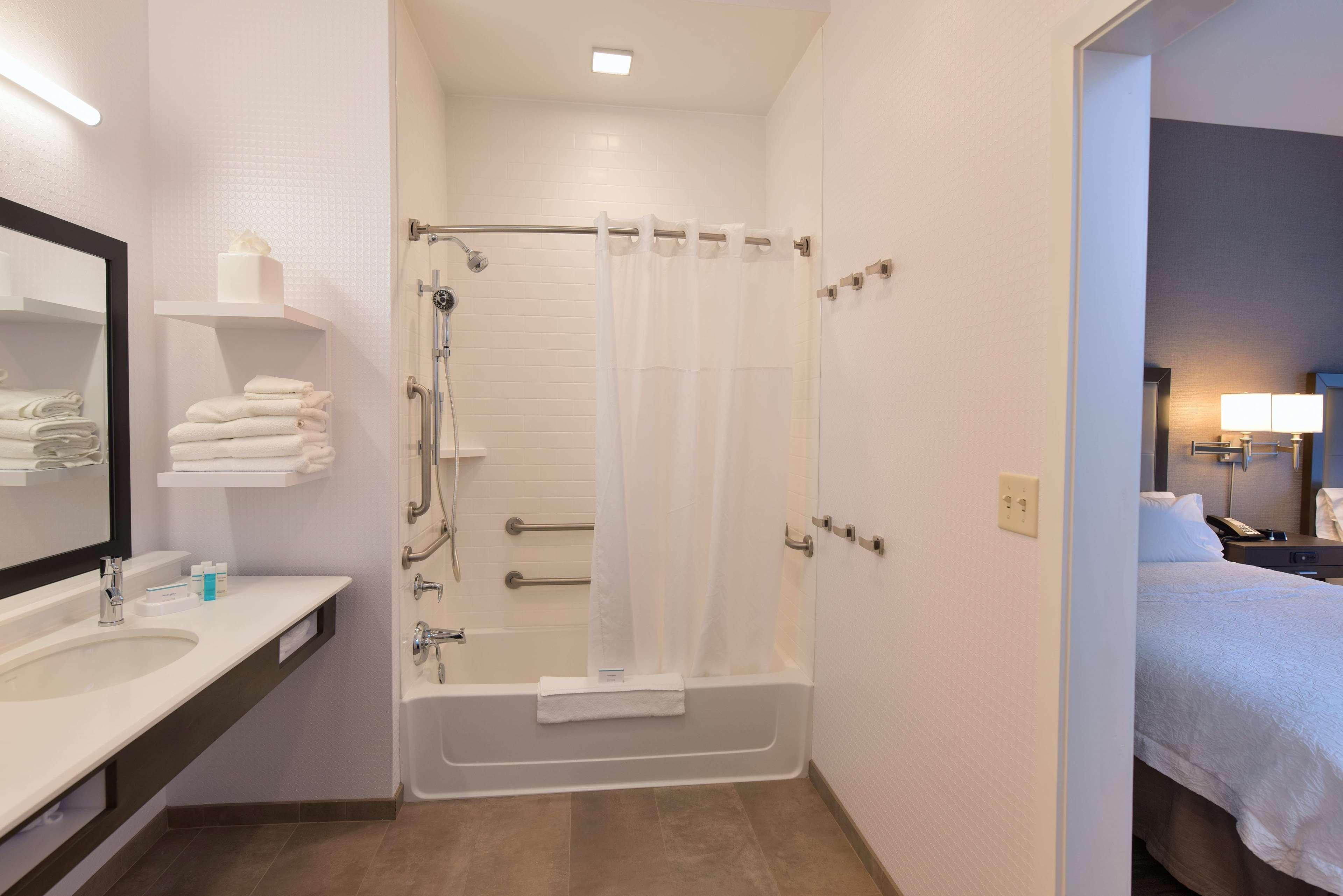 Hampton Inn And Suites At Wisconsin Dells Lake Delton Bagian luar foto