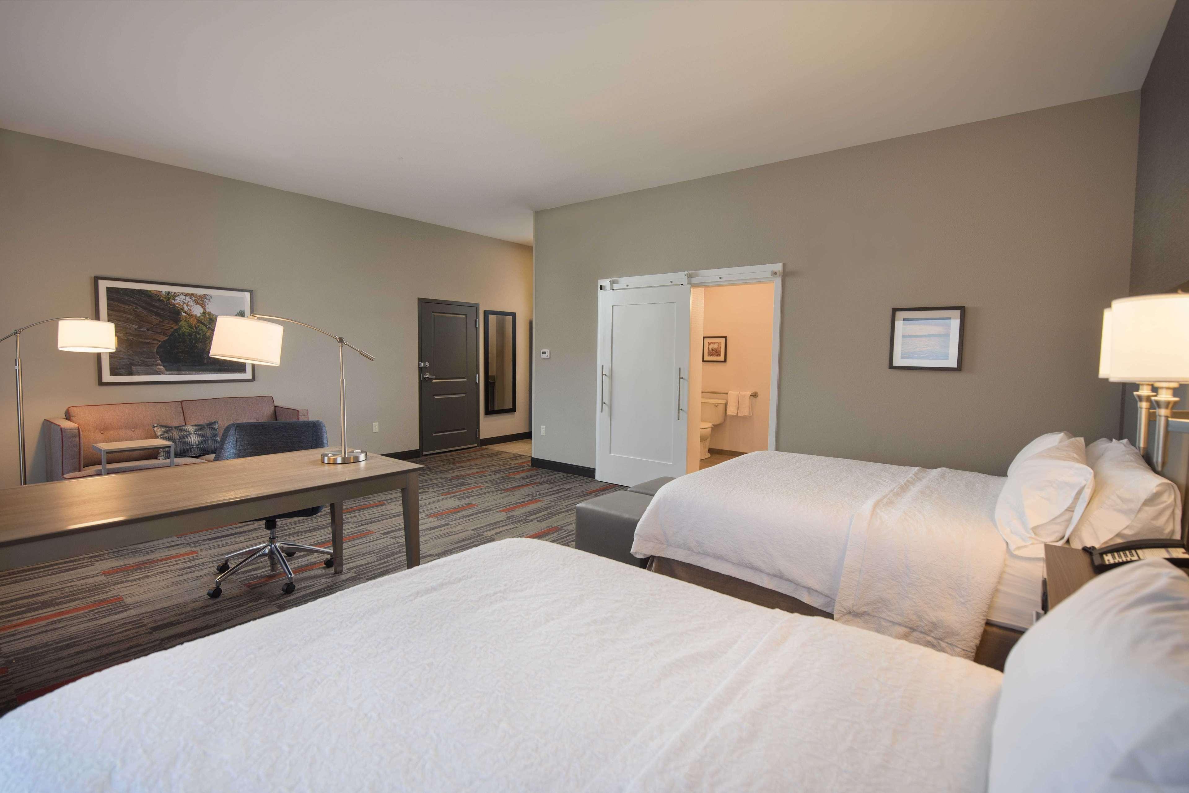 Hampton Inn And Suites At Wisconsin Dells Lake Delton Bagian luar foto