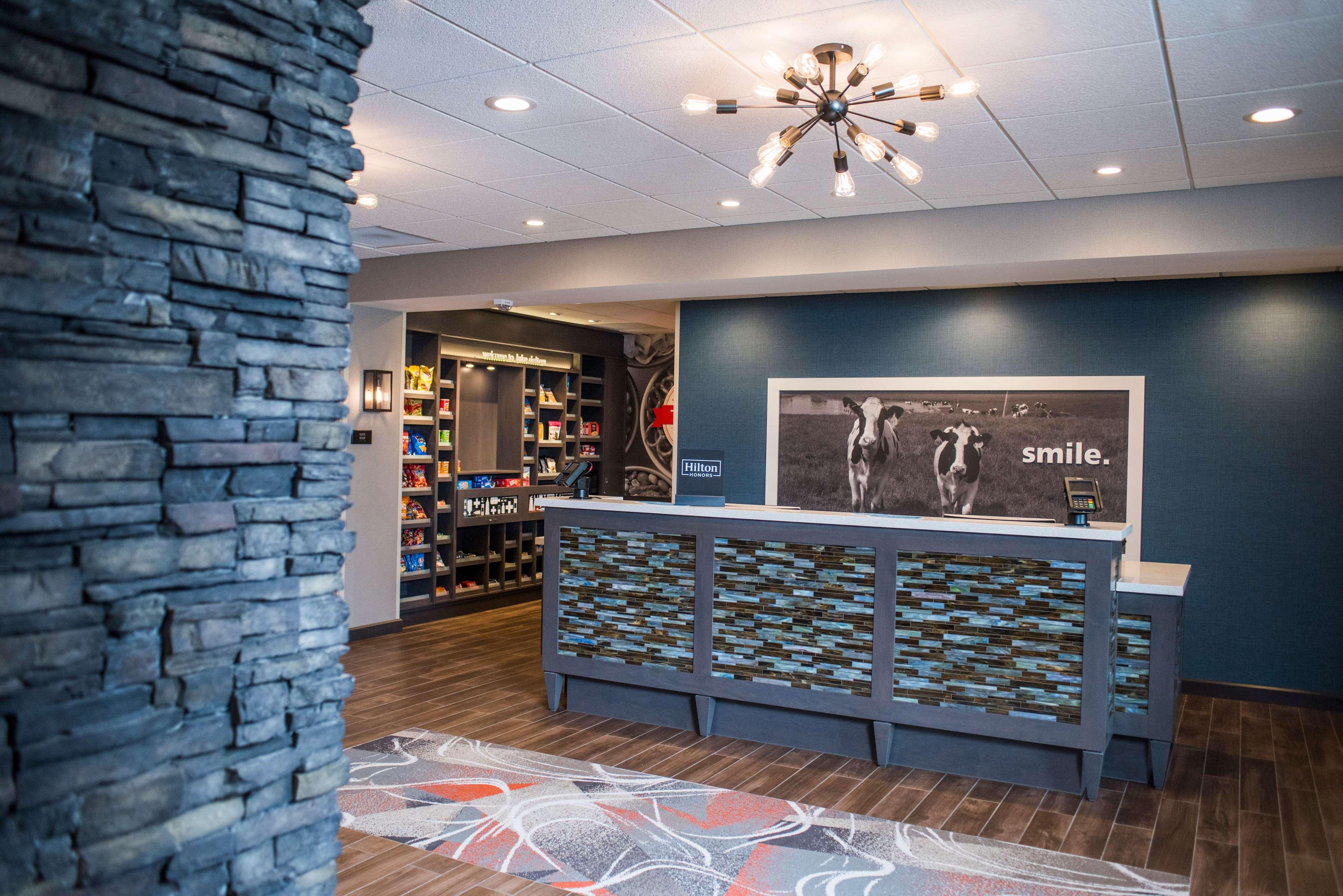 Hampton Inn And Suites At Wisconsin Dells Lake Delton Bagian luar foto