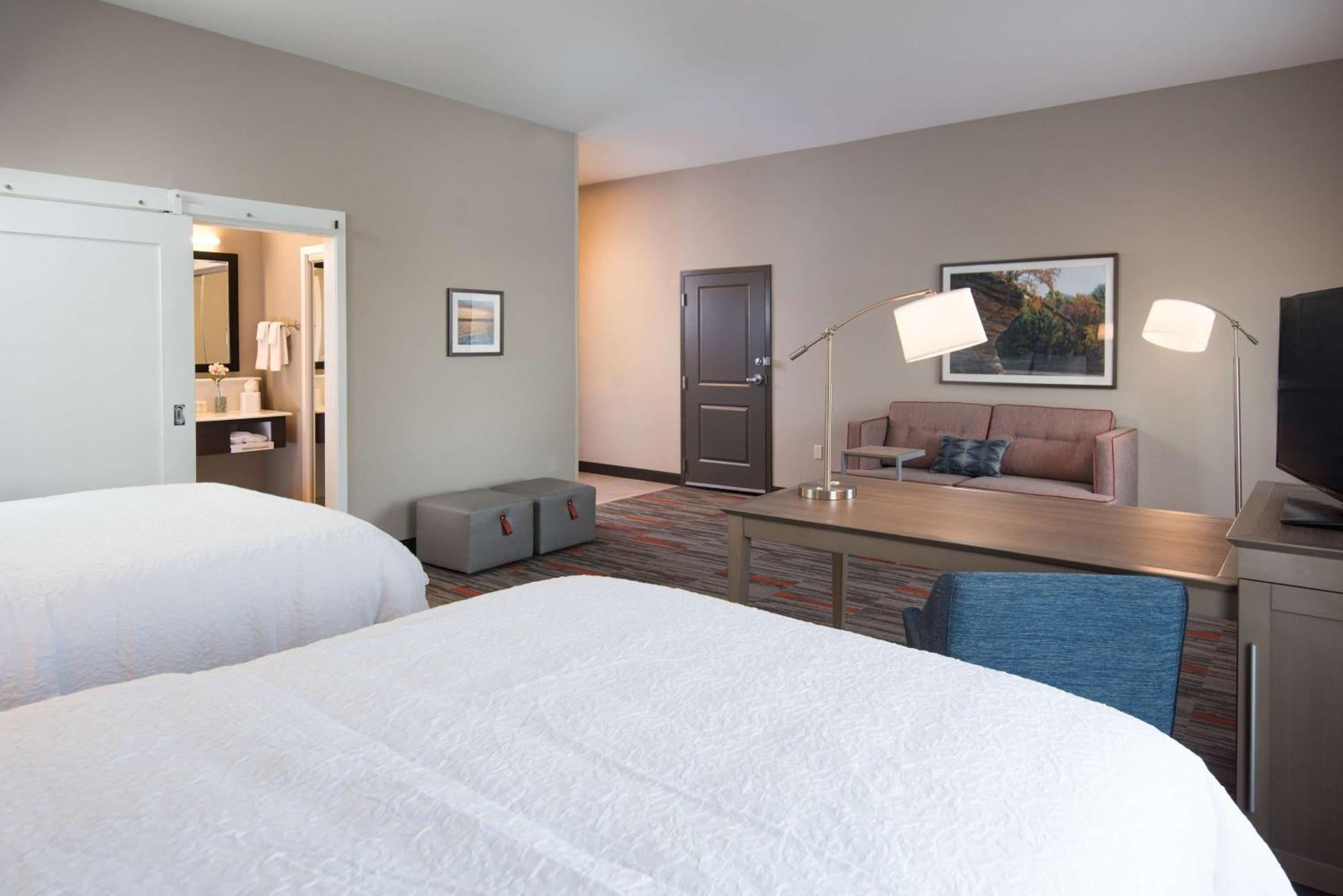 Hampton Inn And Suites At Wisconsin Dells Lake Delton Bagian luar foto