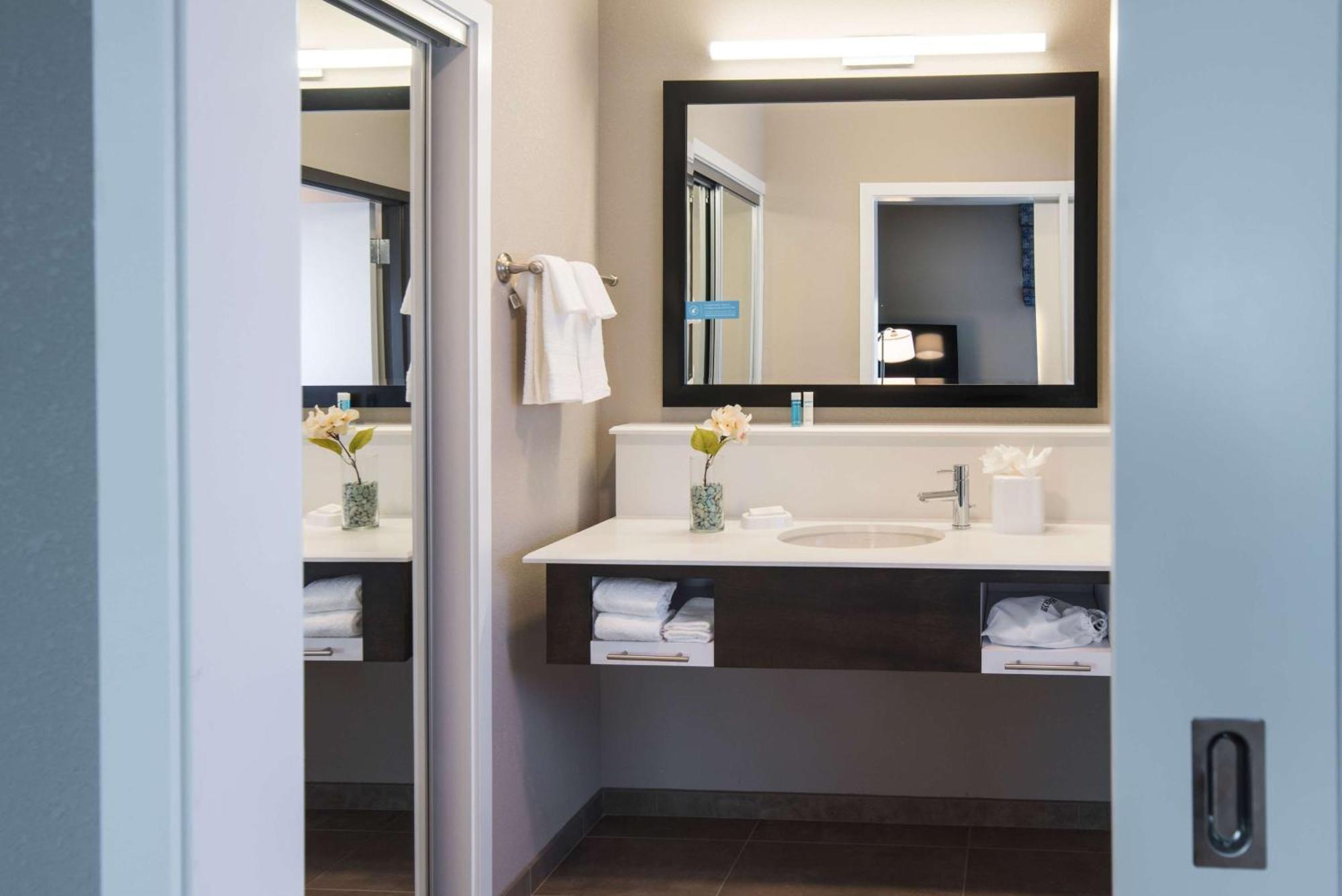 Hampton Inn And Suites At Wisconsin Dells Lake Delton Bagian luar foto