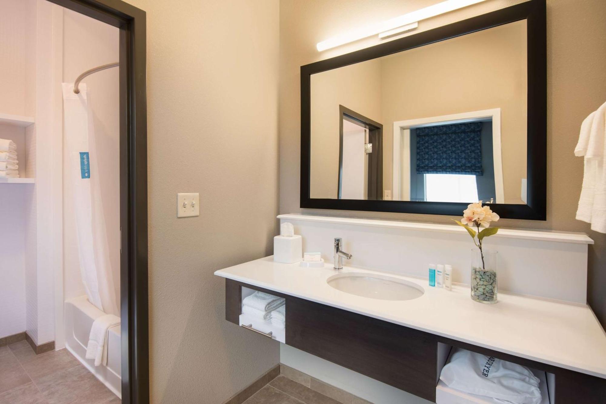 Hampton Inn And Suites At Wisconsin Dells Lake Delton Bagian luar foto