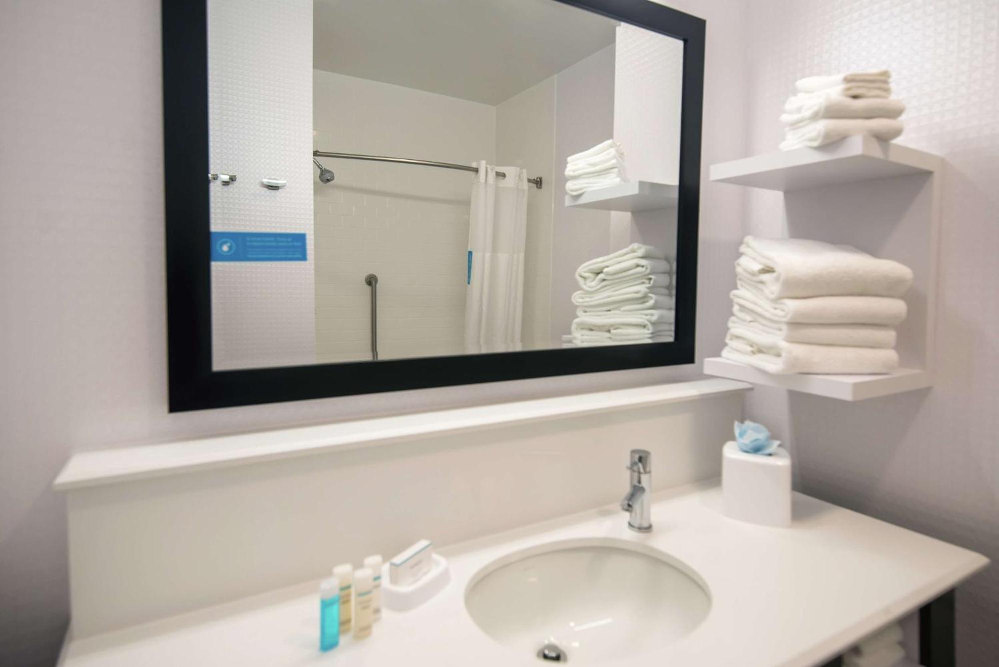 Hampton Inn And Suites At Wisconsin Dells Lake Delton Bagian luar foto